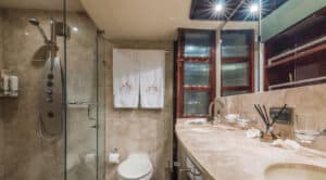 75' Lazzara LSX Bathroom