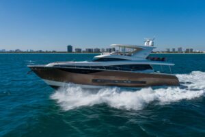 75' Prestige 2015 in Miami Beach 3