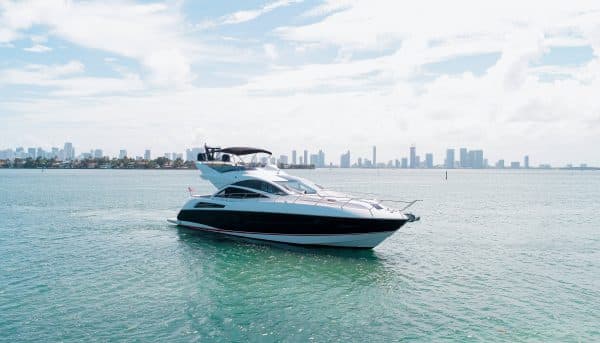 70’ Sunseeker Manhattan on water