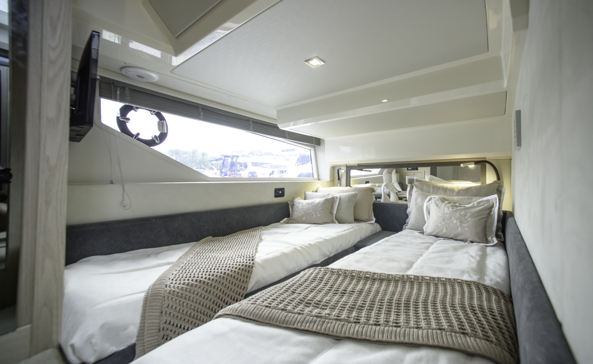 Sessa F48 INT_VAZ6330