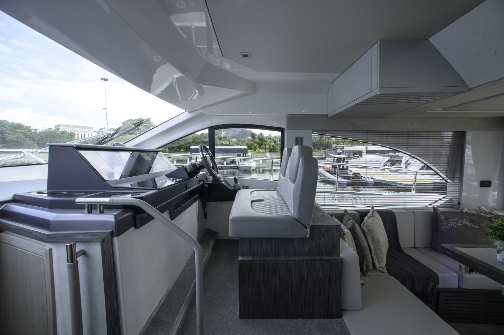 Sessa F48 INT_VAZ6363