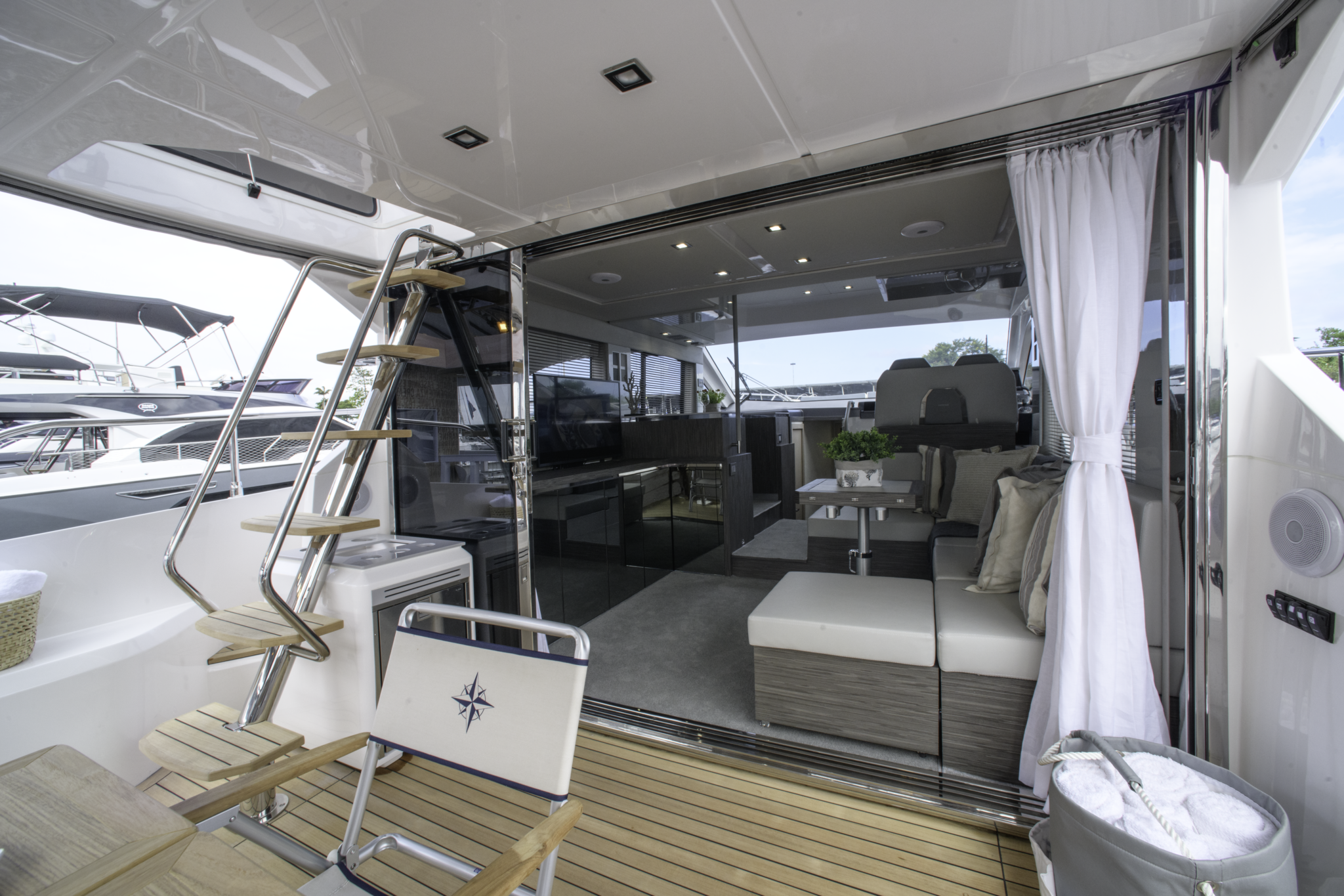 Sessa F48 INT_VAZ6385