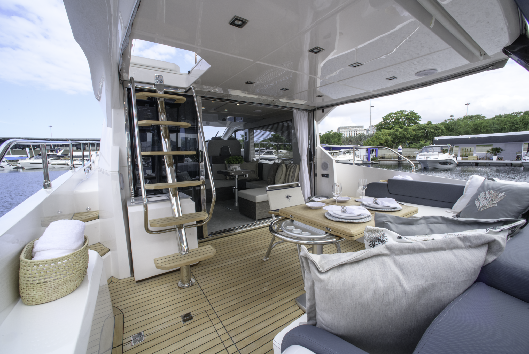 Sessa F48 INT_VAZ6391