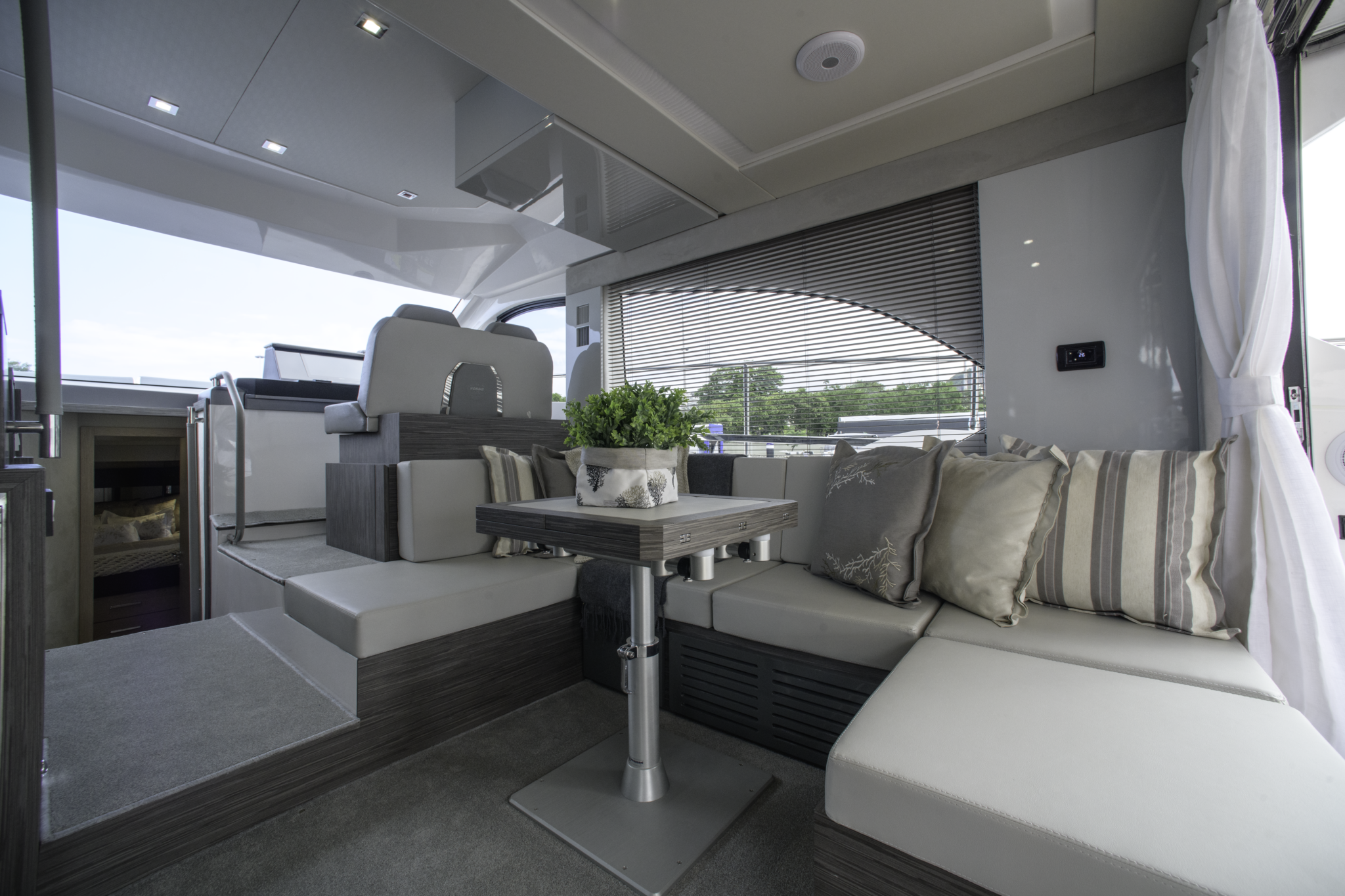 Sessa F48 INT_VAZ6414